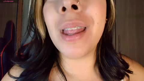 Snapshot of leahtemptation chatting on 04/19/26, 08:46 leah online show from 04/19/26, 08:46