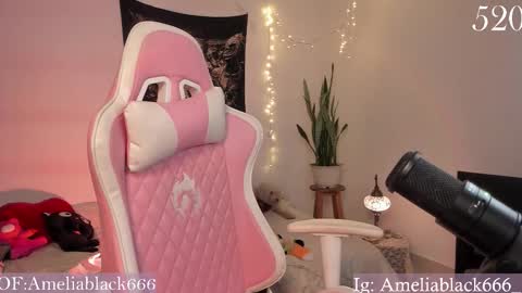  Amelia Black  OF AMELIABLACK666 I lost all my thumbs up help me to get 80 online show from 12/15/25, 10:30