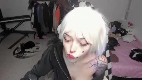 Snapshot of leamelie chatting on 07/09/26, 07:45 Amelia Black OF AMELIABLACK666 I lost all my thumbs up help me to get 80 online show from 07/09/26, 07:45