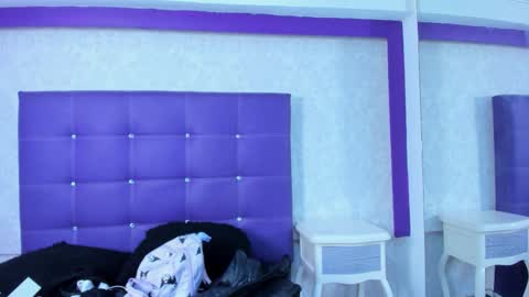 Snapshot of leamoreau__ chatting on 10/11/25, 12:04 leamoreau__ online show from 10/11/25, 12:04