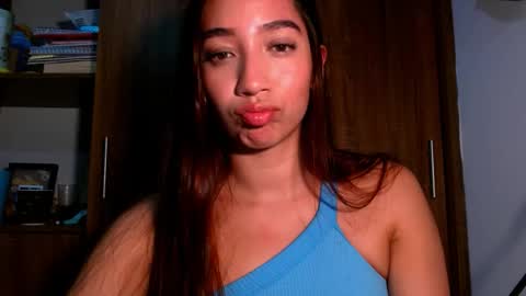 Snapshot of leanaalhub chatting on 12/18/25, 05:02 leanaalhub online show from 12/18/25, 05:02