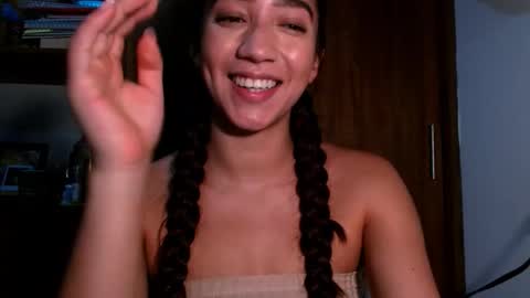 Snapshot of leanaalhub chatting on 12/19/25, 04:41 leanaalhub online show from 12/19/25, 04:41