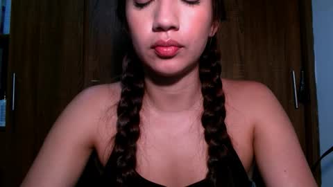 Snapshot of leanaalhub chatting on 12/23/25, 01:14 leanaalhub online show from 12/23/25, 01:14