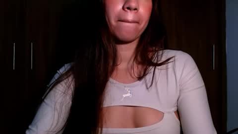 Snapshot of leanaalhub chatting on 01/15/26, 05:45 leanaalhub online show from 01/15/26, 05:45