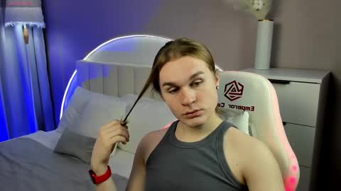 Leanu online show from 11/27/25, 08:38