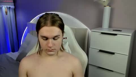 Leanu online show from 11/28/25, 08:28