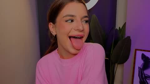 Sophie online show from 04/16/26, 09:39