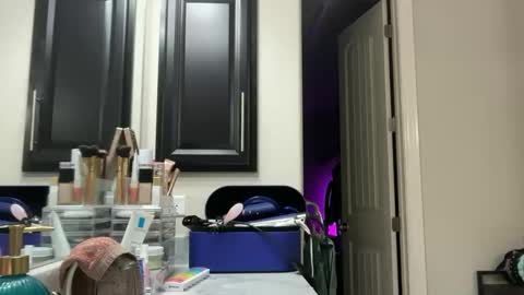 leanneluxecouple online show from 10/22/25, 10:26