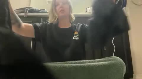 leanneluxecouple online show from 11/17/25, 11:27