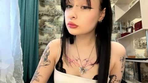Snapshot of leanorabollman chatting on 04/19/26, 03:11 Kiki online show from 04/19/26, 03:11