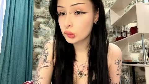 Snapshot of leanorabollman chatting on 04/21/26, 04:34 Kiki online show from 04/21/26, 04:34