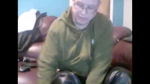 leatherpants68 online show from 10/07/25, 07:22