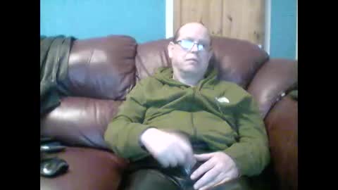 leatherpants68 online show from 10/31/25, 09:05