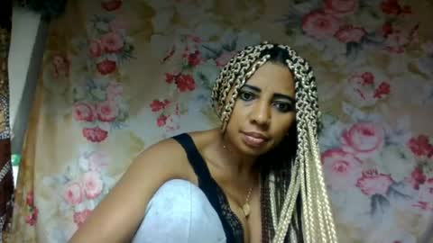 leatianaa online show from 06/11/26, 07:45