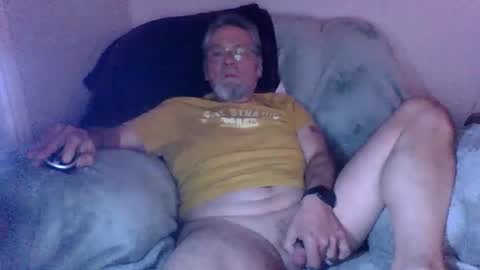 Snapshot of lebranleur71 chatting on 02/15/25, 10:52 lesbranleur71 online show from 02/15/25, 10:52