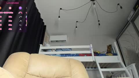Snapshot of lecherous_wife chatting on 05/18/26, 07:09 Anna online show from 05/18/26, 07:09