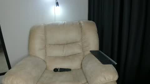 Snapshot of lecherous_wife chatting on 07/11/26, 07:05 Anna online show from 07/11/26, 07:05