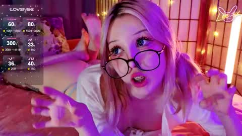 Snapshot of lee_ex chatting on 10/19/25, 04:07 Lee ex online show from 10/19/25, 04:07