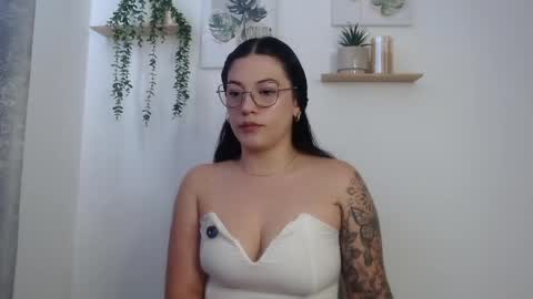Snapshot of leena_rosee chatting on 05/27/26, 02:47 leena_rosee online show from 05/27/26, 02:47