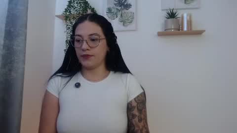 Snapshot of leena_rosee chatting on 05/30/26, 02:03 leena_rosee online show from 05/30/26, 02:03