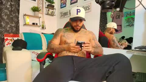 leenar_key online show from 11/14/25, 12:42