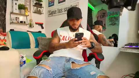 leenar_key online show from 11/24/25, 04:18