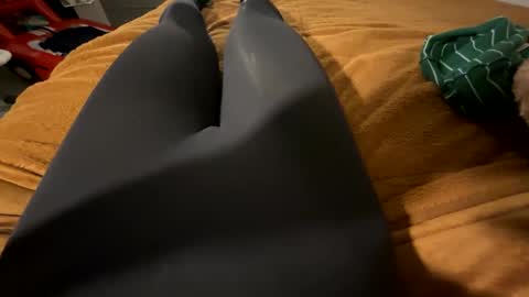 Snapshot of leggingslover7 chatting on 02/10/25, 06:35 leggingslover7 online show from 02/10/25, 06:35