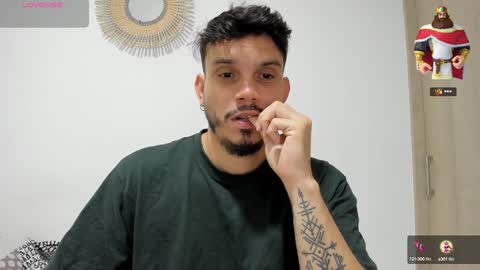 Snapshot of legolas_15 chatting on 01/01/25, 01:15 Alejandro online show from 01/01/25, 01:15