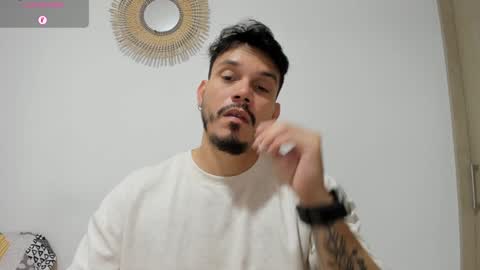 Snapshot of legolas_15 chatting on 01/04/25, 10:05 Alejandro online show from 01/04/25, 10:05