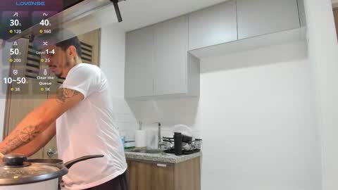 Snapshot of legolas_15 chatting on 09/17/25, 03:24 Alejandro online show from 09/17/25, 03:24