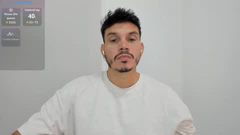 Snapshot of legolas_15 chatting on 10/08/25, 07:00 Alejandro online show from 10/08/25, 07:00