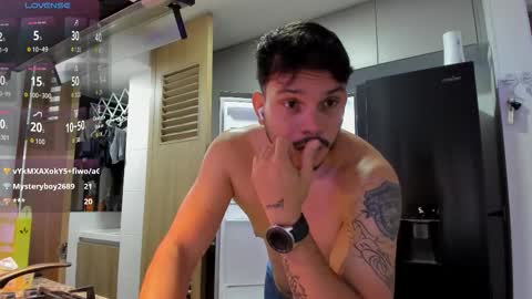 Snapshot of legolas_15 chatting on 10/29/25, 04:09 Alejandro online show from 10/29/25, 04:09