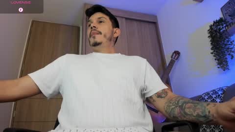Snapshot of legolas_15 chatting on 05/20/26, 10:54 Alejandro online show from 05/20/26, 10:54