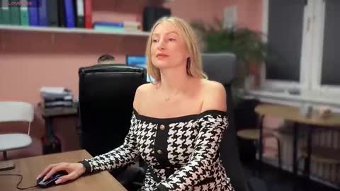 Snapshot of legslong chatting on 01/12/26, 05:23 LegsLONG online show from 01/12/26, 05:23