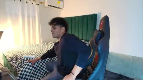  Lei  online show from 12/14/25, 09:08