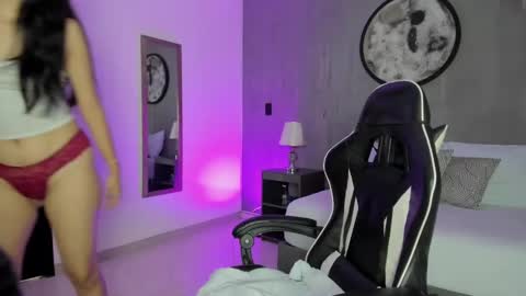 L E I A online show from 11/19/25, 12:16