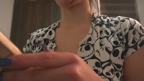 Leah online show from 10/31/25, 07:48