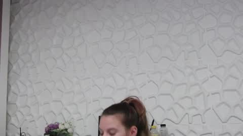 leiahux online show from 06/05/26, 04:08
