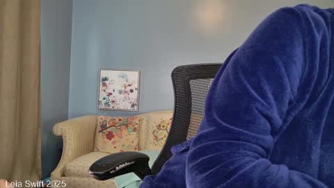 Leia Swift online show from 01/12/25, 02:09