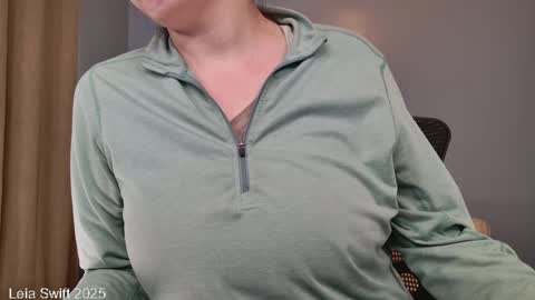 Leia Swift online show from 02/14/25, 02:02