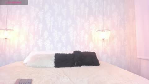 LEIGH ANGELS online show from 11/09/25, 09:35