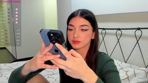 Leila online show from 01/16/25, 06:48