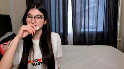 Leila online show from 04/21/26, 08:09