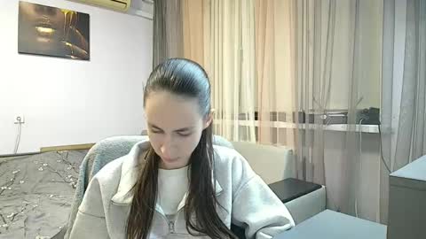 Leila online show from 10/26/25, 06:36