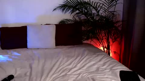 Snapshot of leilaalunaa chatting on 06/25/26, 02:11 LEILA LUNA online show from 06/25/26, 02:11