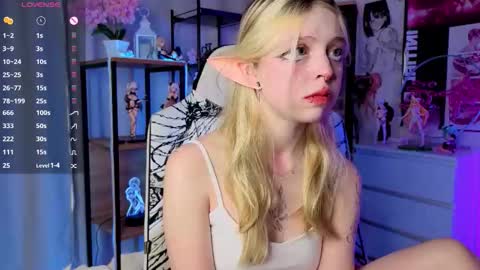 Snapshot of leiladwight chatting on 09/11/25, 04:12 Leila online show from 09/11/25, 04:12