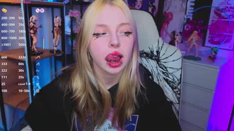 Snapshot of leiladwight chatting on 10/08/25, 04:48 Leila online show from 10/08/25, 04:48