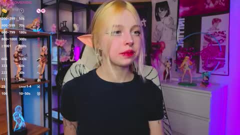 Snapshot of leiladwight chatting on 10/10/25, 04:17 Leila online show from 10/10/25, 04:17