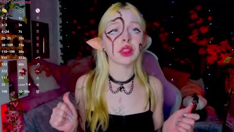 Snapshot of leiladwight chatting on 10/31/25, 05:36 Leila online show from 10/31/25, 05:36