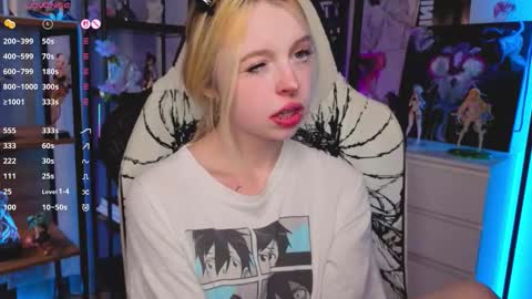 Snapshot of leiladwight chatting on 12/02/25, 05:08 Leila online show from 12/02/25, 05:08